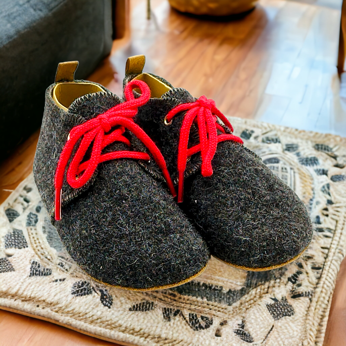 Sapato Bebé em Burel Cinza